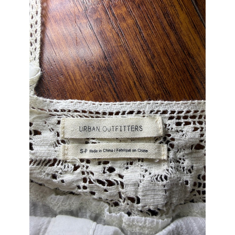 Urban Outfitters Lace Crochet Button Front Crop Cami Top Ivory Cream Small - Picture 4 of 4